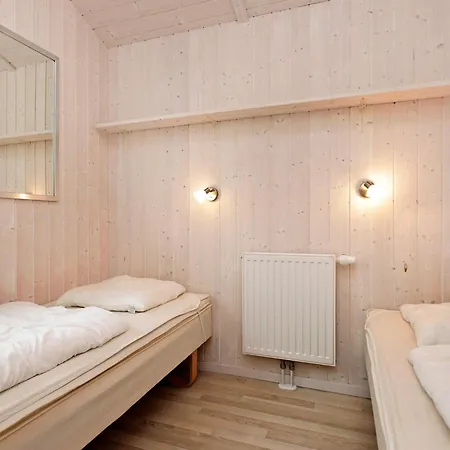 6 Person In Грёмиц